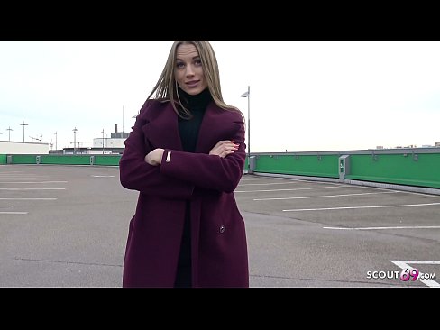 ❤️ ドイツ人スカウトマンは、夢のようにスティール、駐車場のテルテル、お金のためのセクシーに触れることです。 ️ 上質ポルノ ❌️