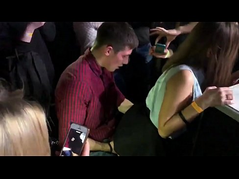 ❤️ ロシアのナイトクラブでリアルセックス。18歳のロシア人少女がナイトクラブで肛門と膣を犯される ️ 上質ポルノ ❌️